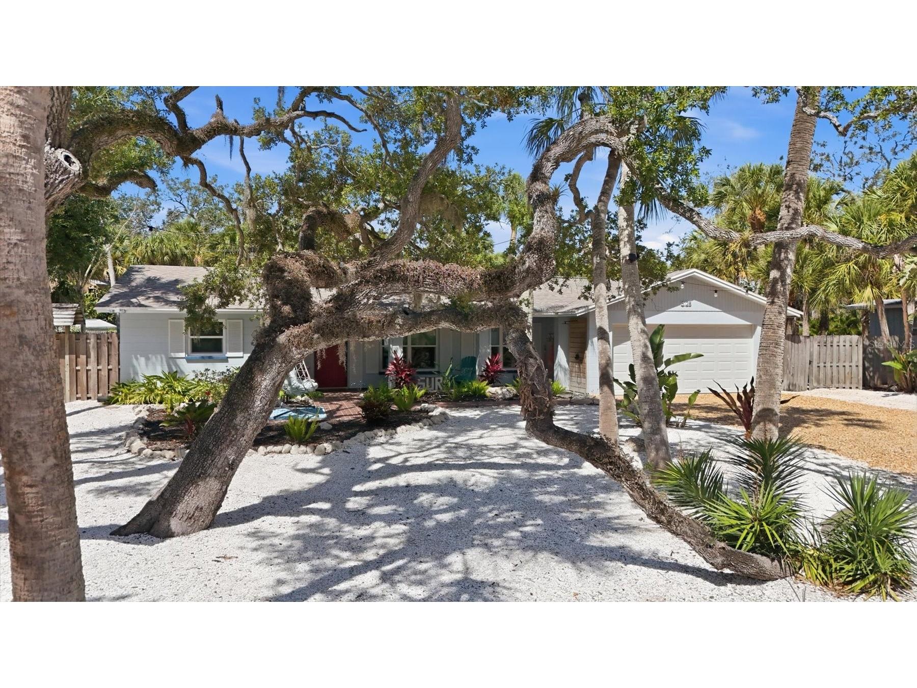 5128 Oxford Drive Sarasota FL 34242 A4697056 image2