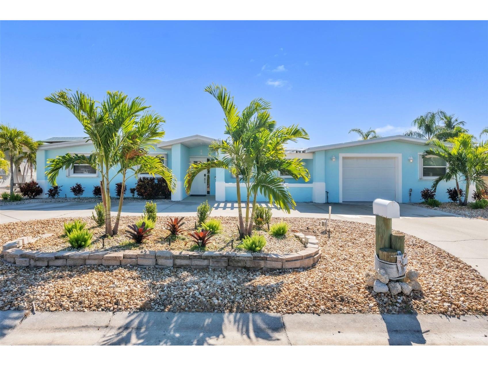 513 71st Street Holmes Beach FL 34217 A4672672 image1