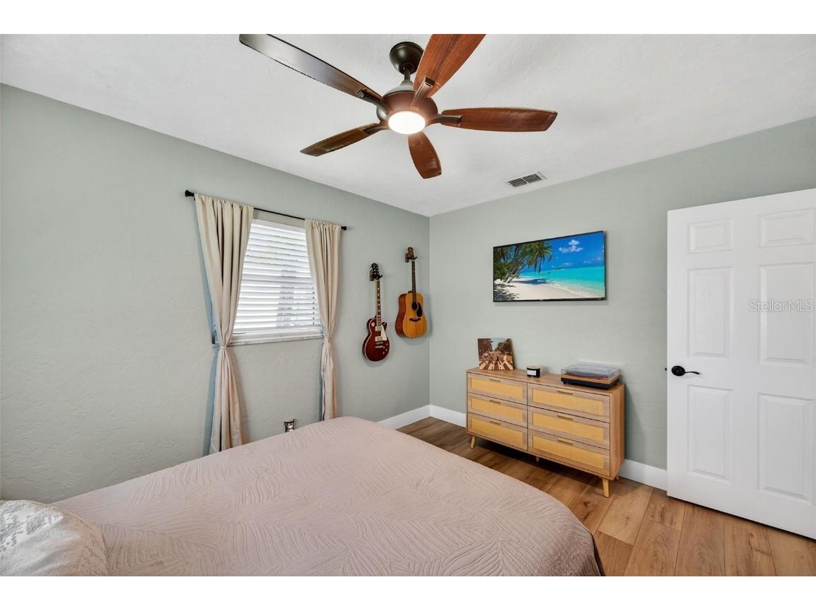 513 Dolphin Avenue SE Saint Petersburg FL 33705 TB8450798 image18