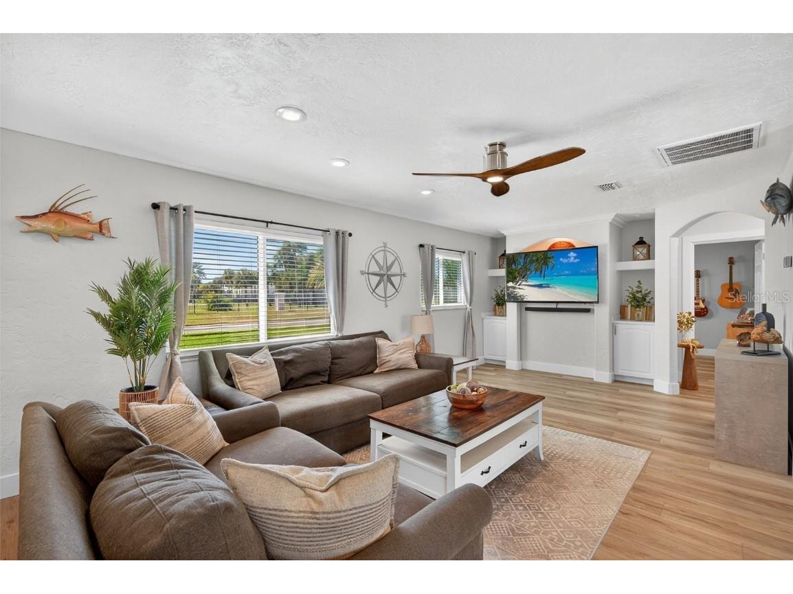 513 Dolphin Avenue SE Saint Petersburg FL 33705 TB8450798 image4