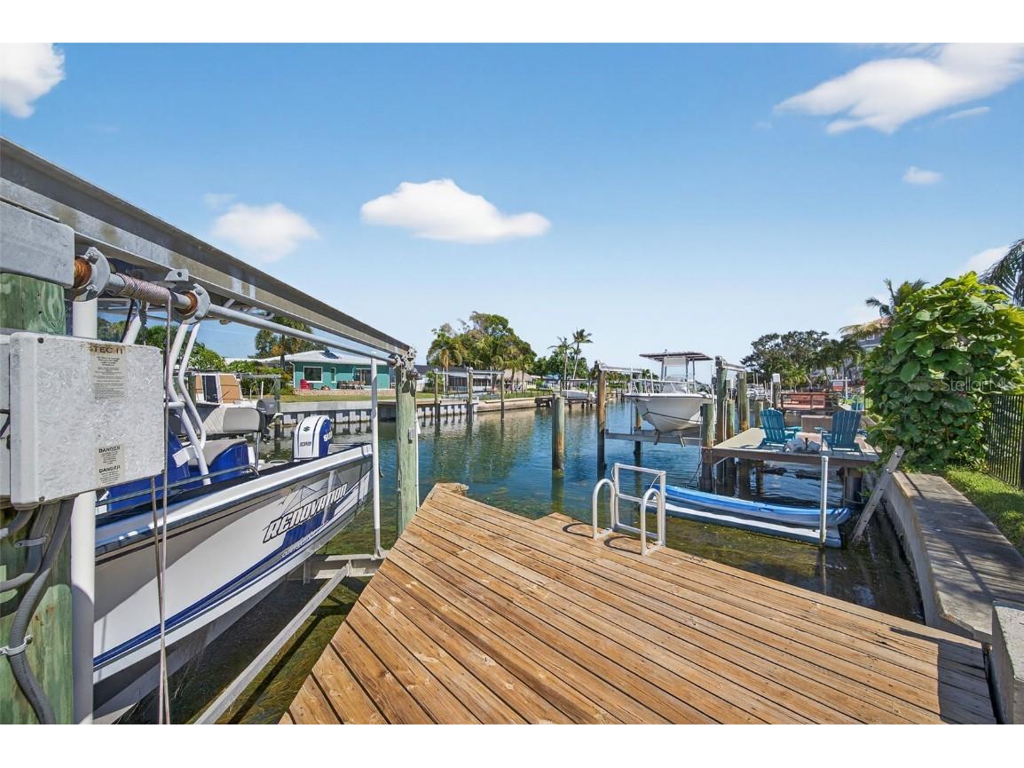 513 Dolphin Avenue SE Saint Petersburg FL 33705 TB8450798 image52