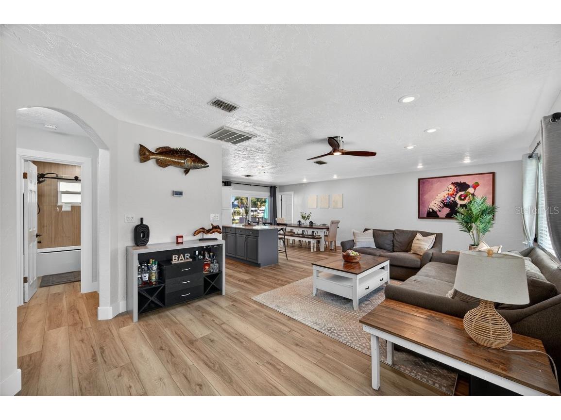 513 Dolphin Avenue SE Saint Petersburg FL 33705 TB8450798 image6