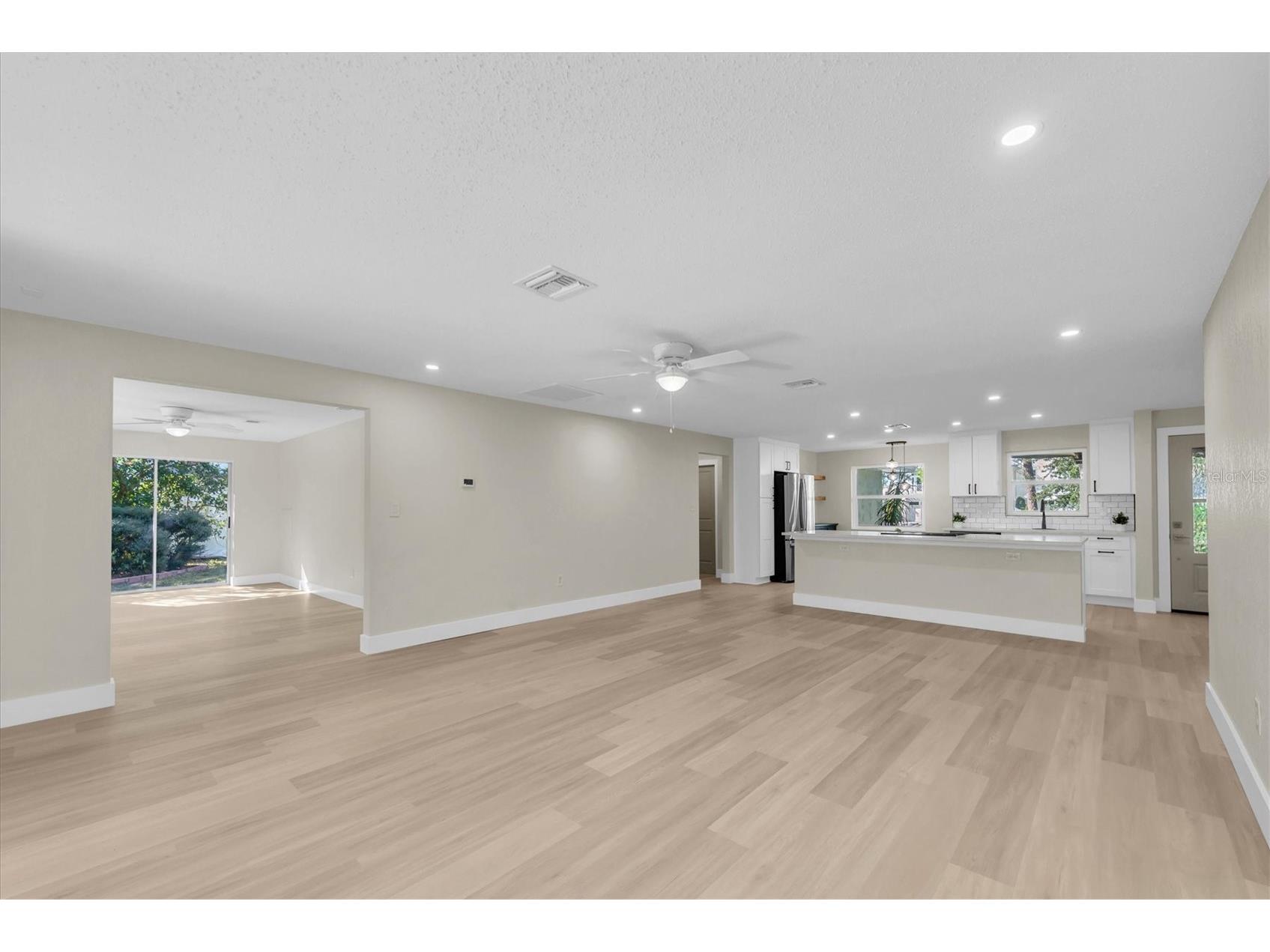 513 Oakwood Boulevard Oldsmar FL 34677 TB8452178 image17