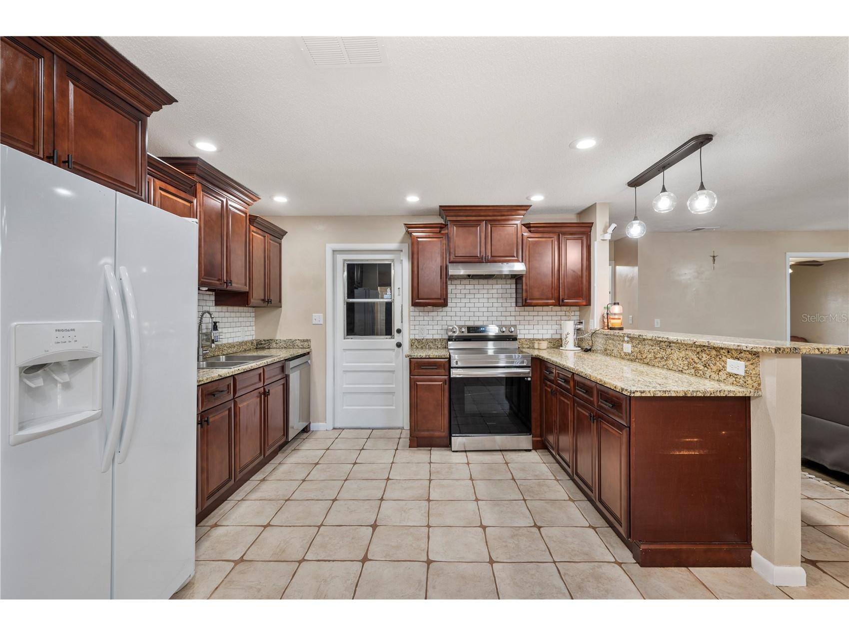 513 Queens Loop N Lakeland FL 33803 L4959446 image8
