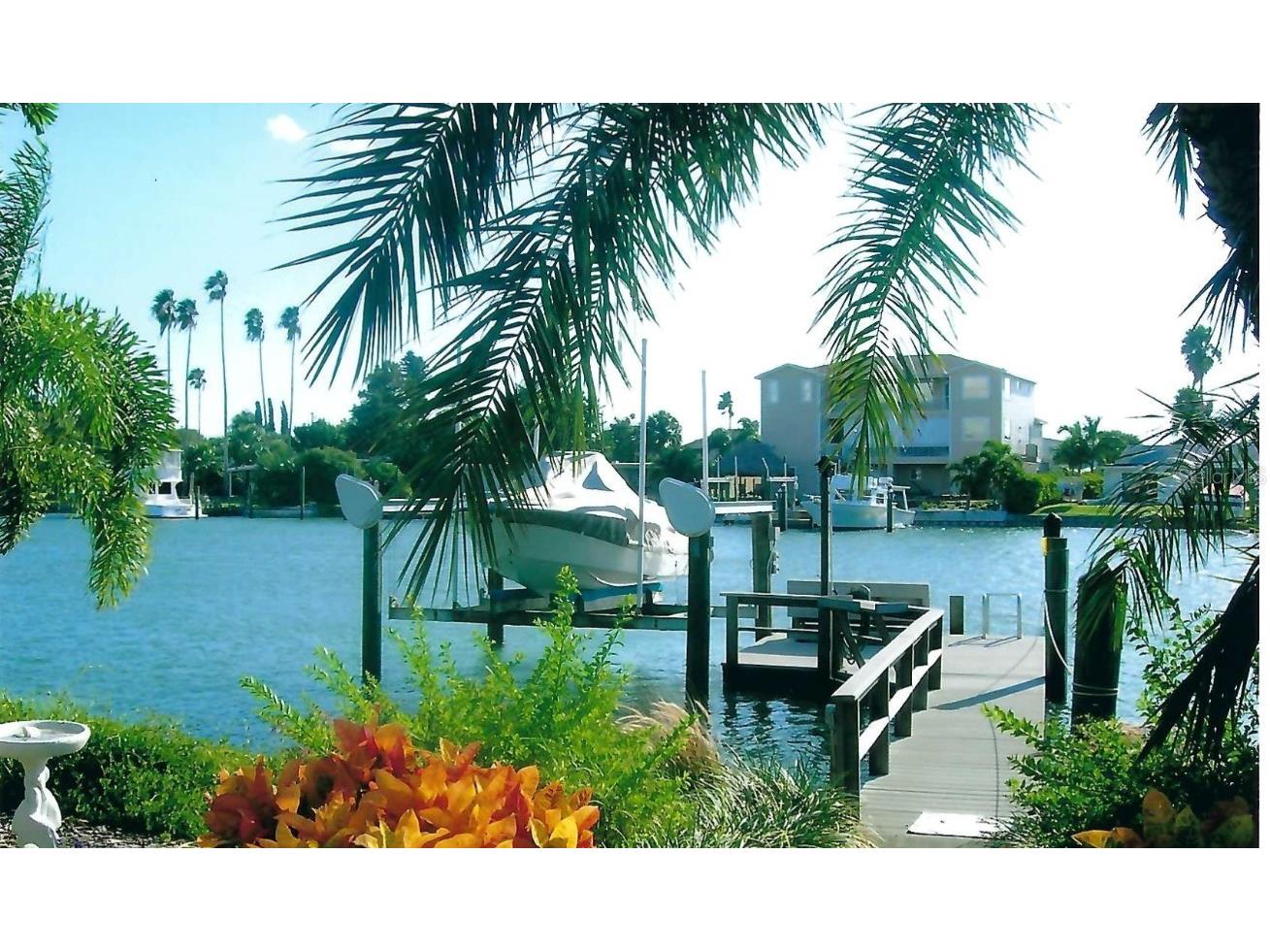 513 S Bayshore Drive Madeira Beach FL 33708 - BOCA CIEGA BAY TB8313461 image1
