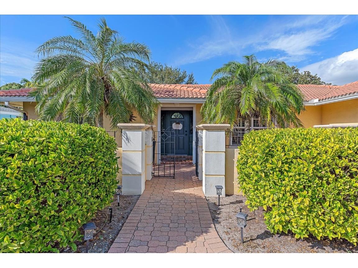 513 Whitfield Avenue Sarasota FL 34243 A4589521 image1