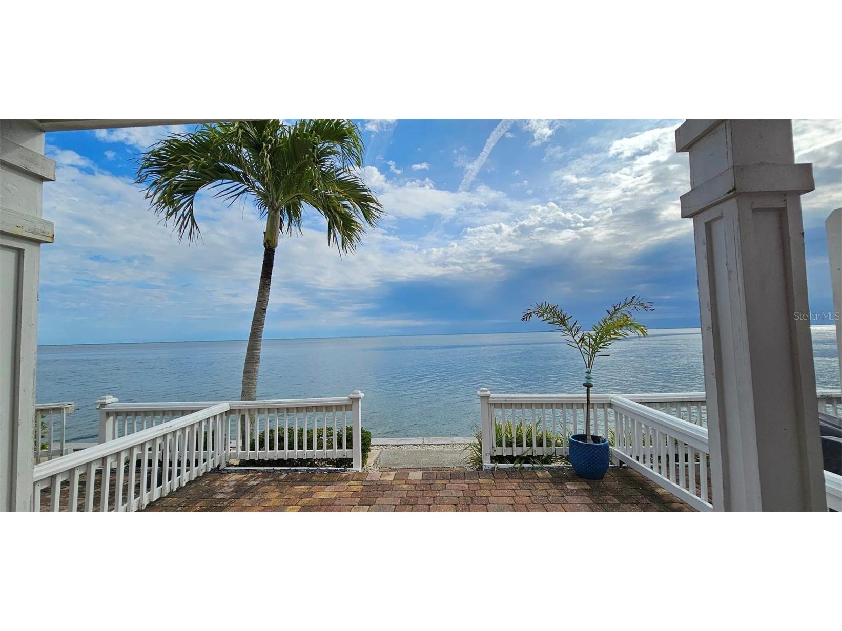 5130 Coquina Key Drive SE Saint Petersburg FL 33705 - TAMPA BAY U8225526 image1