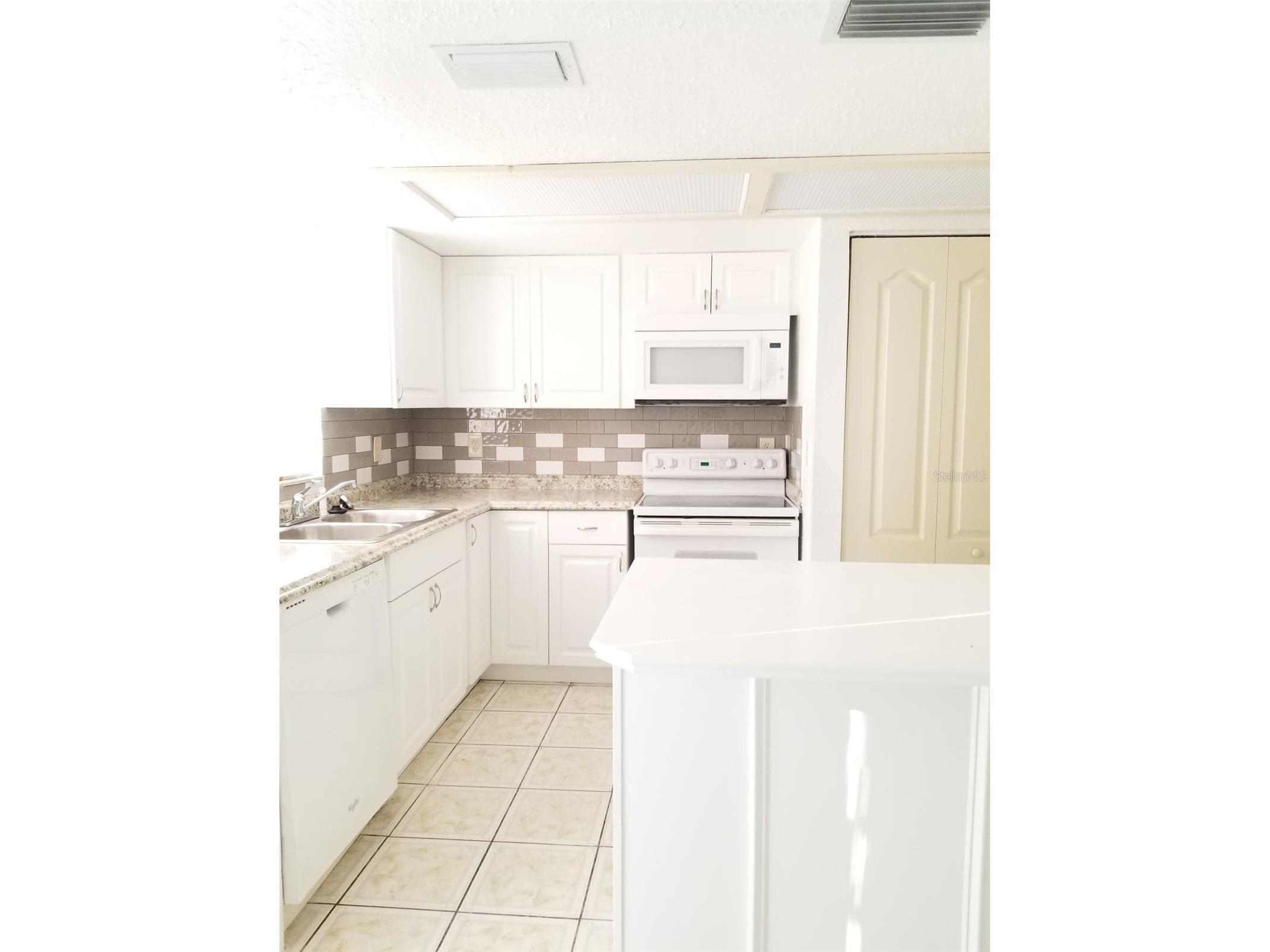 5134 Tennis Court Circle Tampa FL 33617 TB8498164 image5