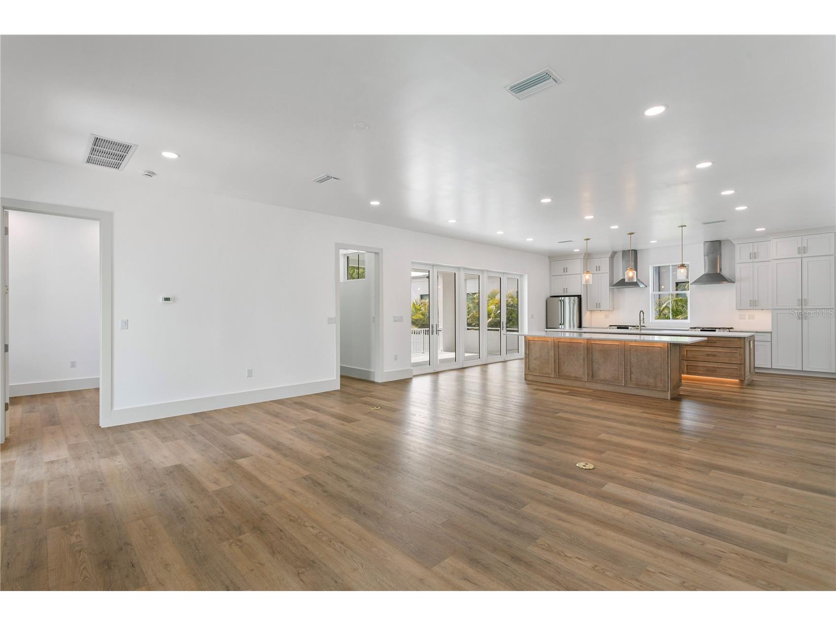 514 38th Avenue NE Saint Petersburg FL 33704 TB8486739 image11