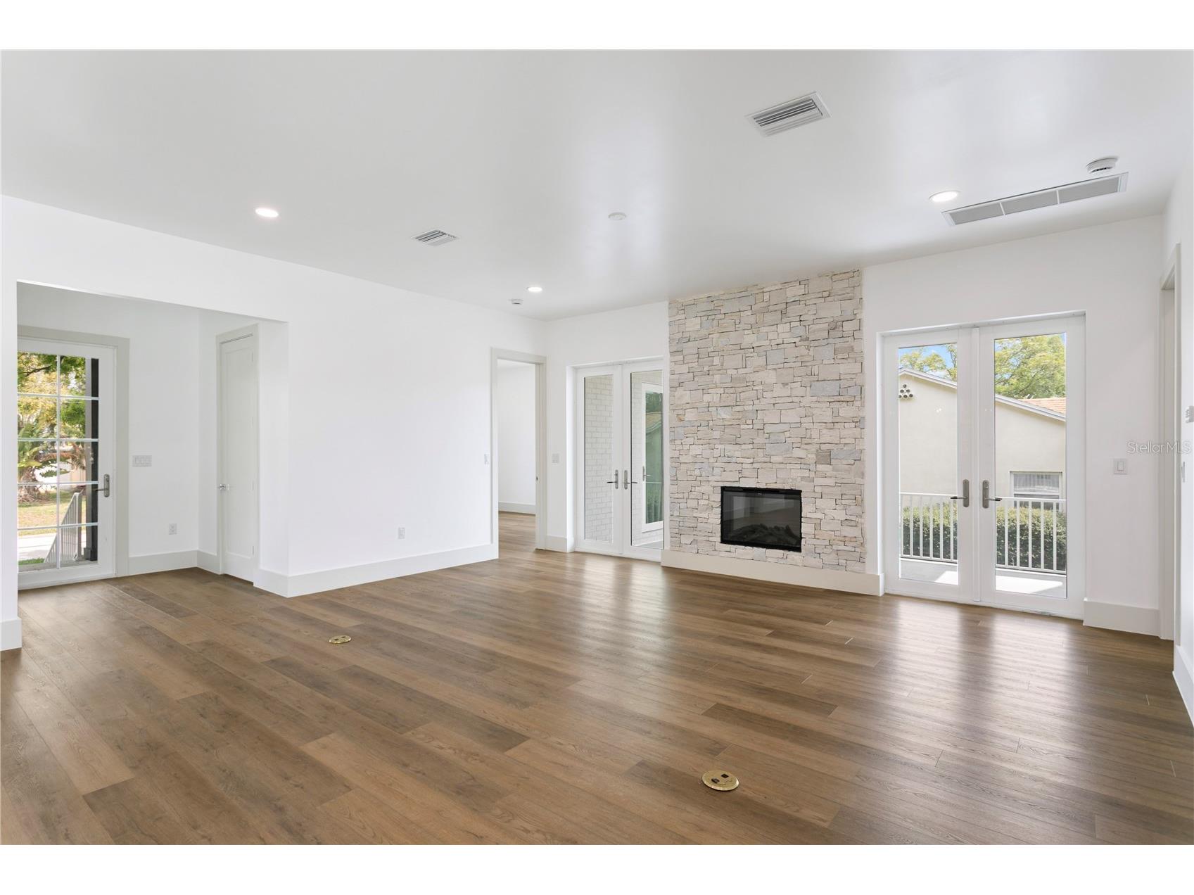 514 38th Avenue NE Saint Petersburg FL 33704 TB8486739 image12