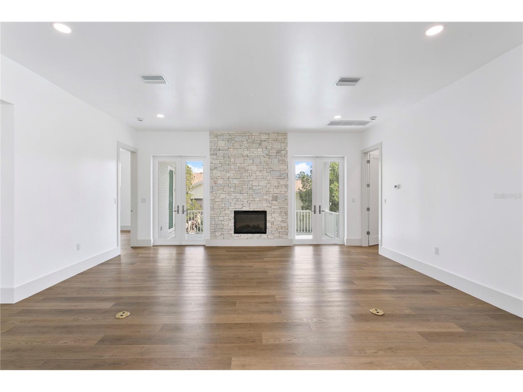 514 38th Avenue NE Saint Petersburg FL 33704 TB8486739 image14