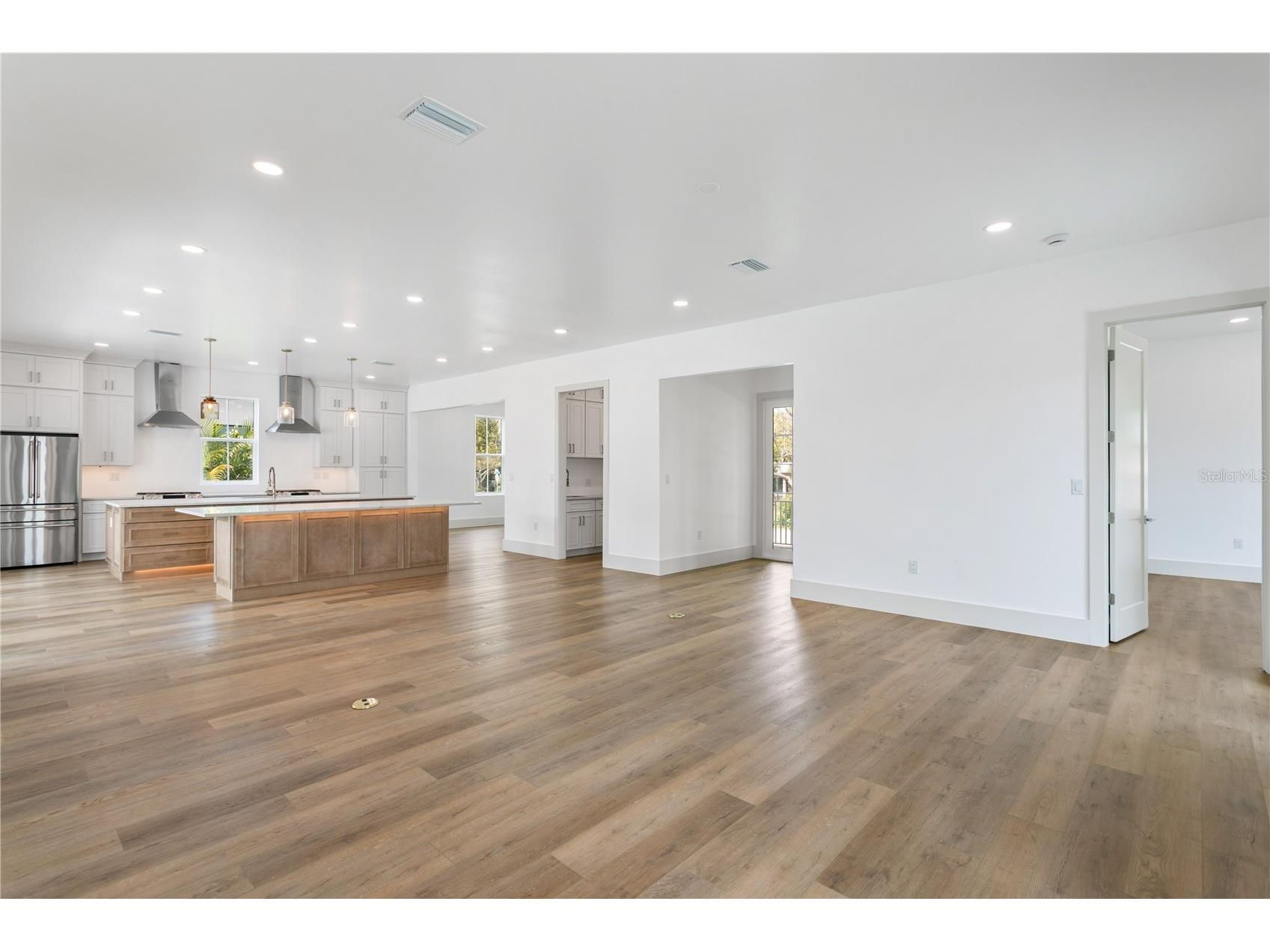 514 38th Avenue NE Saint Petersburg FL 33704 TB8486739 image3