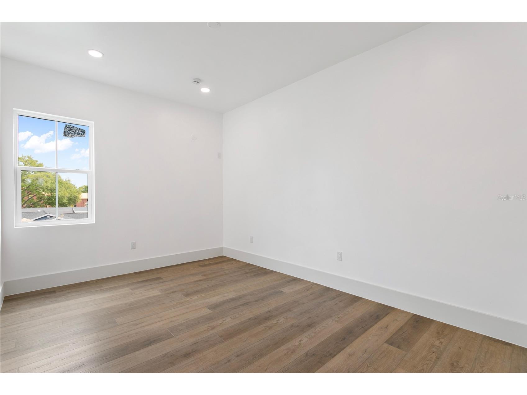 514 38th Avenue NE Saint Petersburg FL 33704 TB8486739 image35