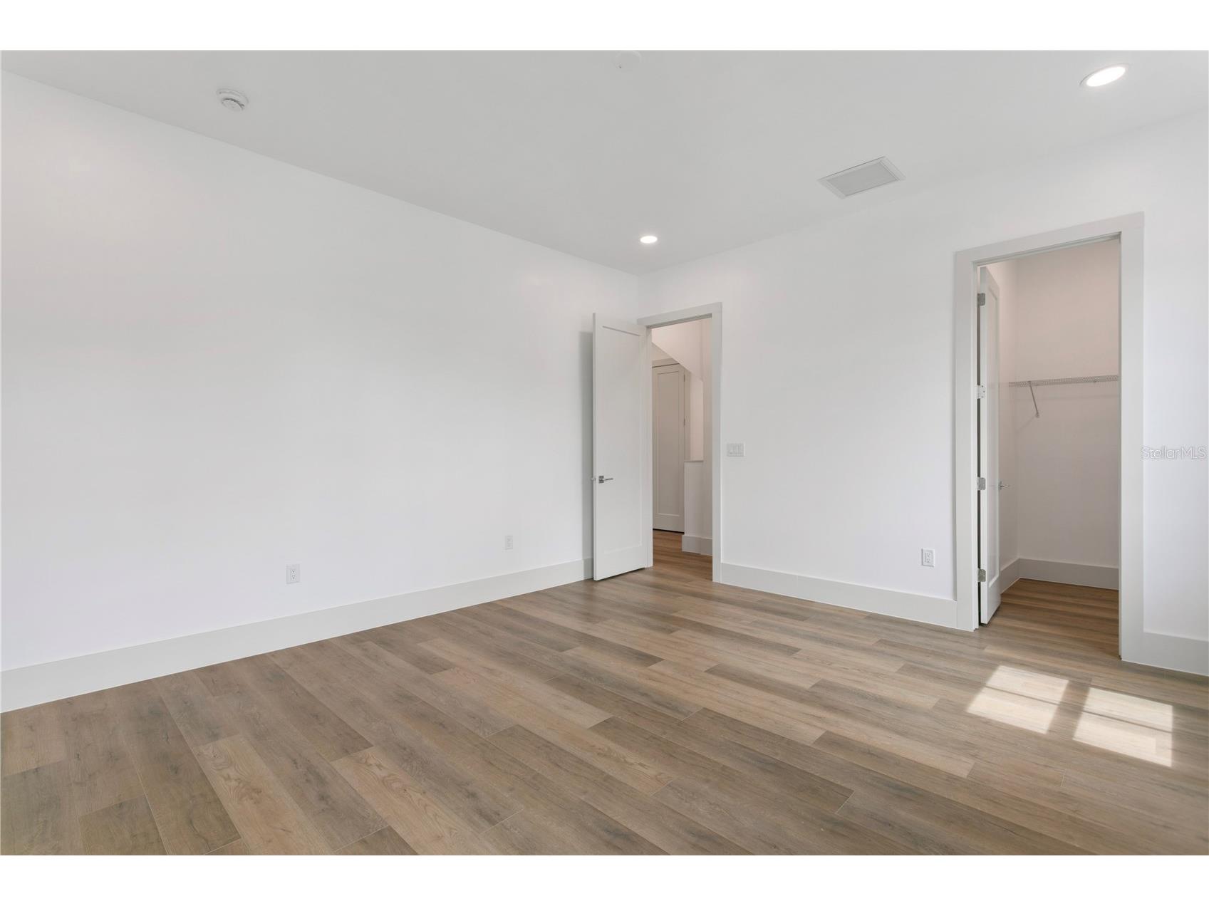 514 38th Avenue NE Saint Petersburg FL 33704 TB8486739 image36