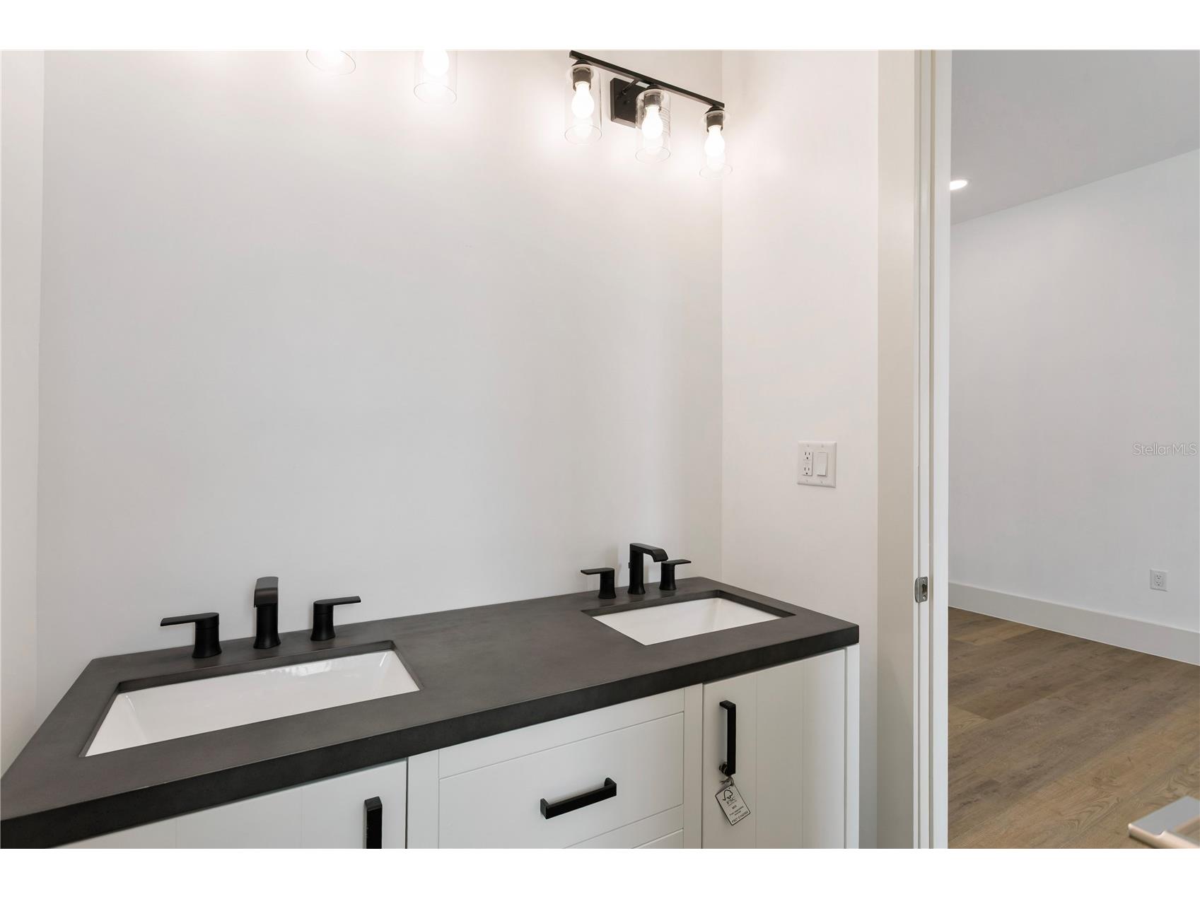 514 38th Avenue NE Saint Petersburg FL 33704 TB8486739 image40