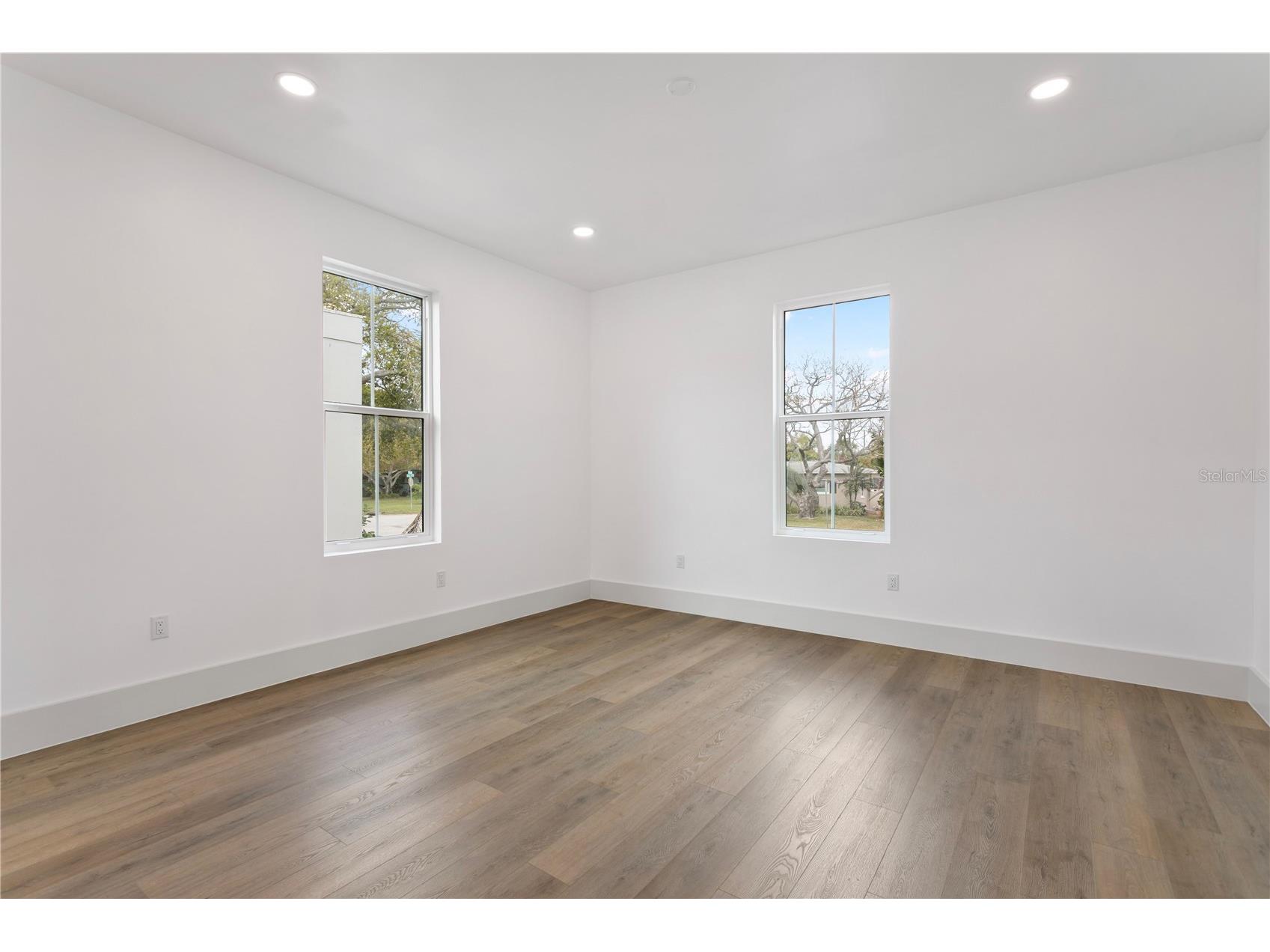 514 38th Avenue NE Saint Petersburg FL 33704 TB8486739 image44