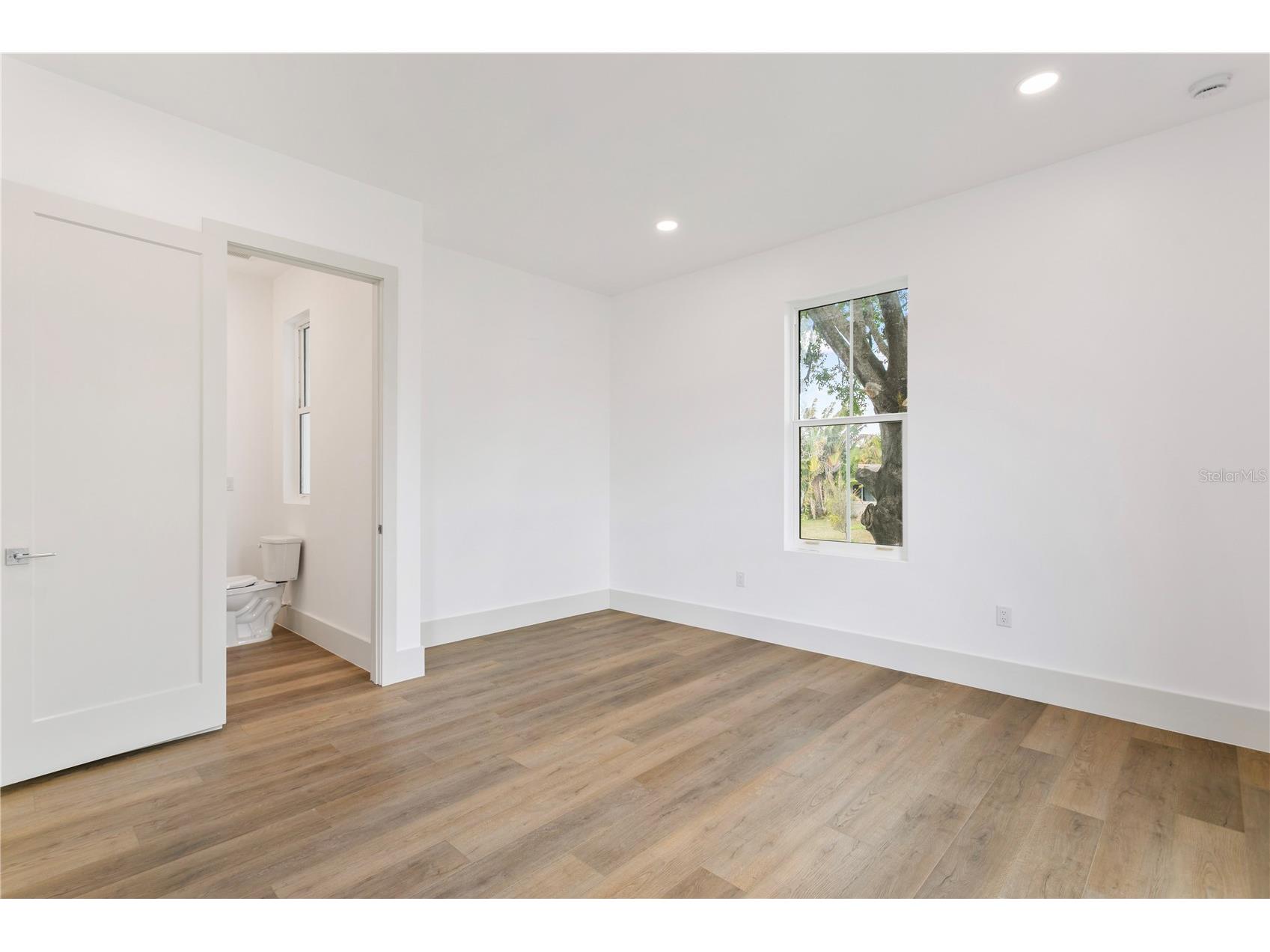 514 38th Avenue NE Saint Petersburg FL 33704 TB8486739 image45