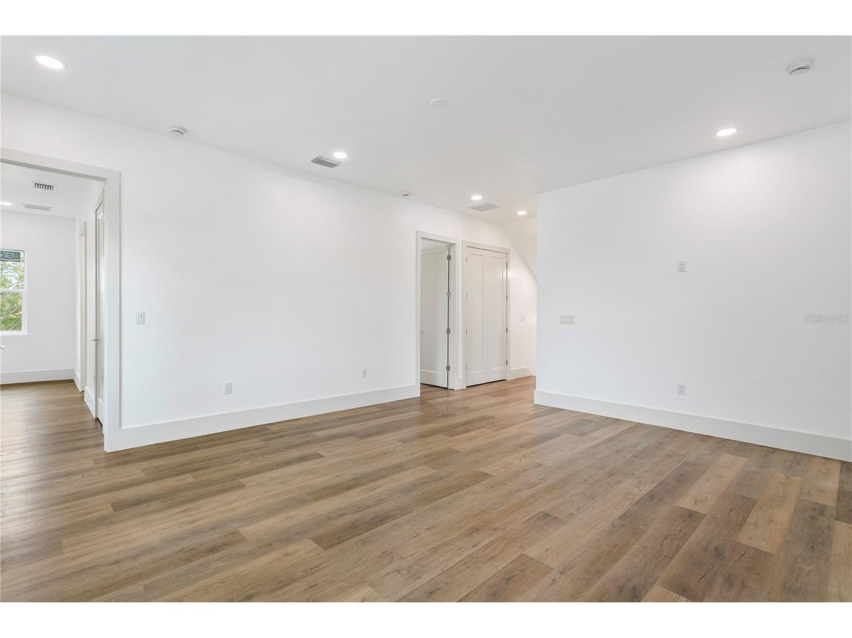 514 38th Avenue NE Saint Petersburg FL 33704 TB8486739 image46