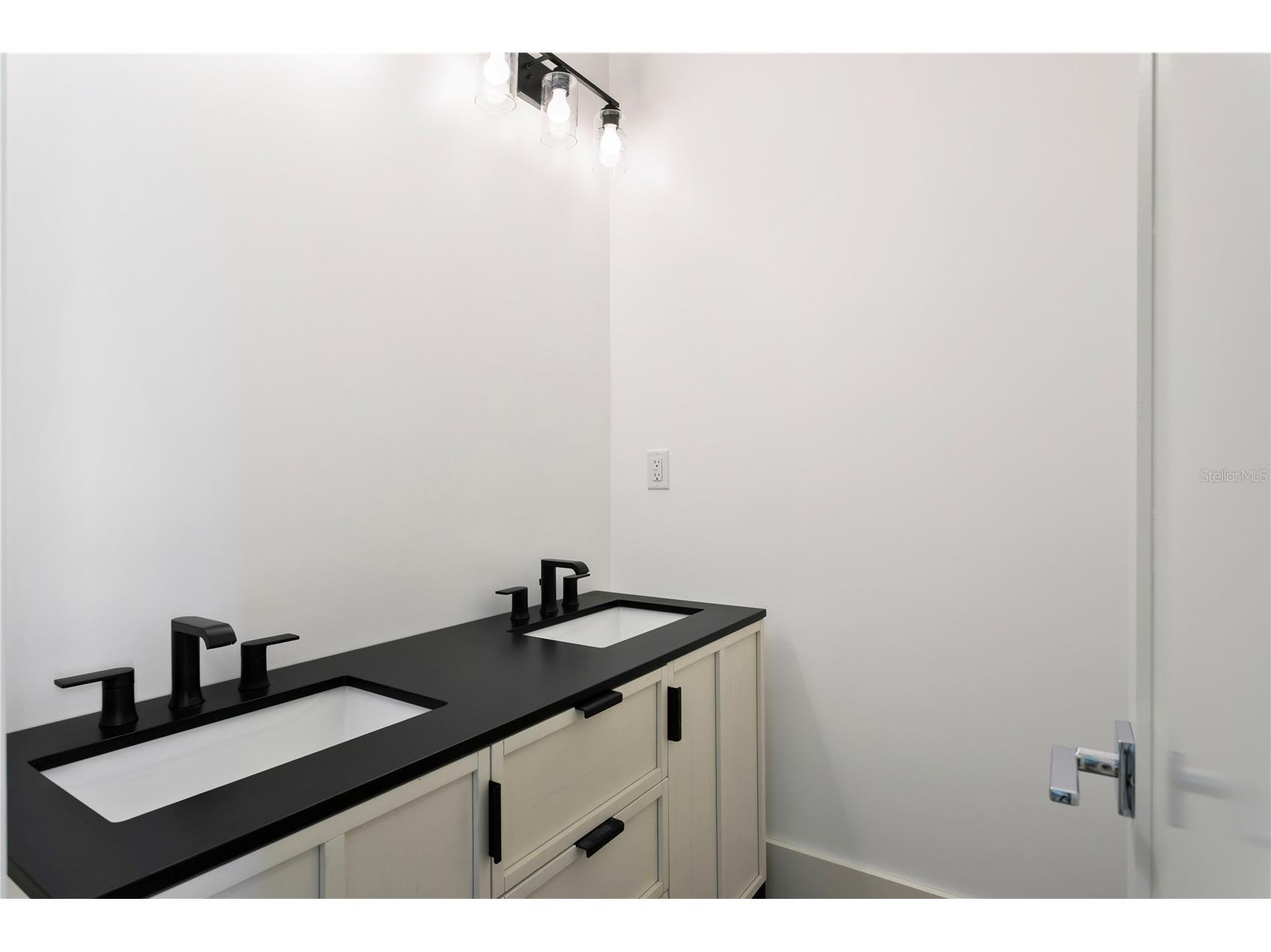 514 38th Avenue NE Saint Petersburg FL 33704 TB8486739 image47