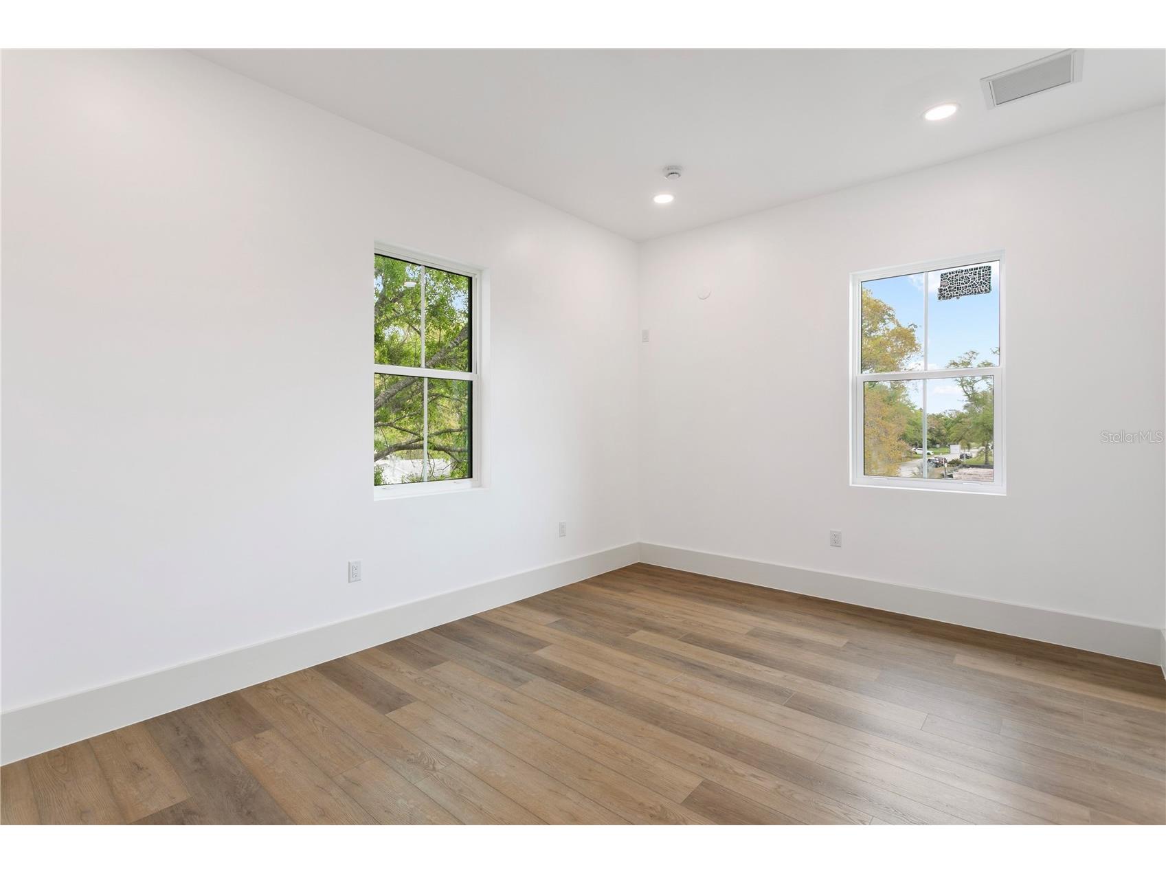 514 38th Avenue NE Saint Petersburg FL 33704 TB8486739 image48