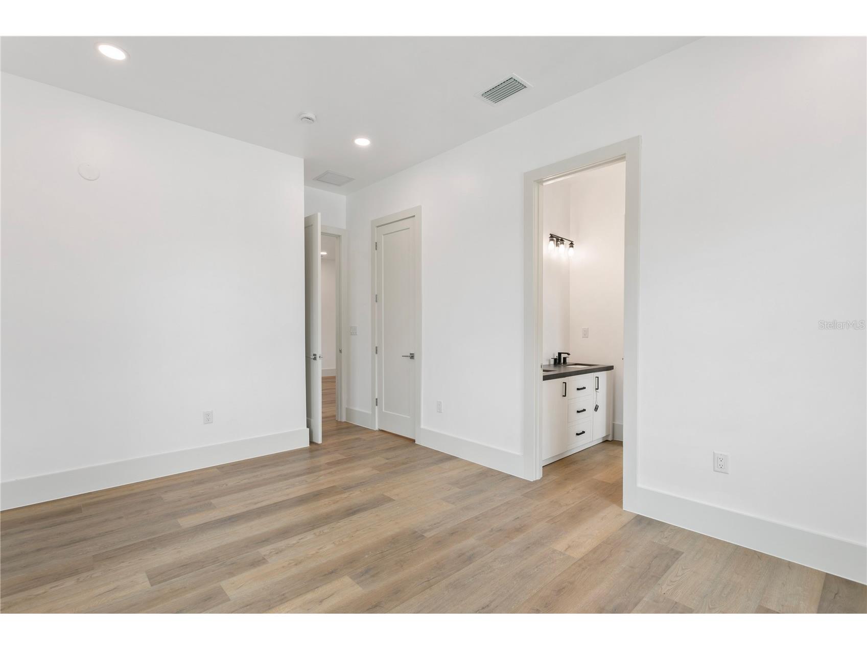 514 38th Avenue NE Saint Petersburg FL 33704 TB8486739 image50