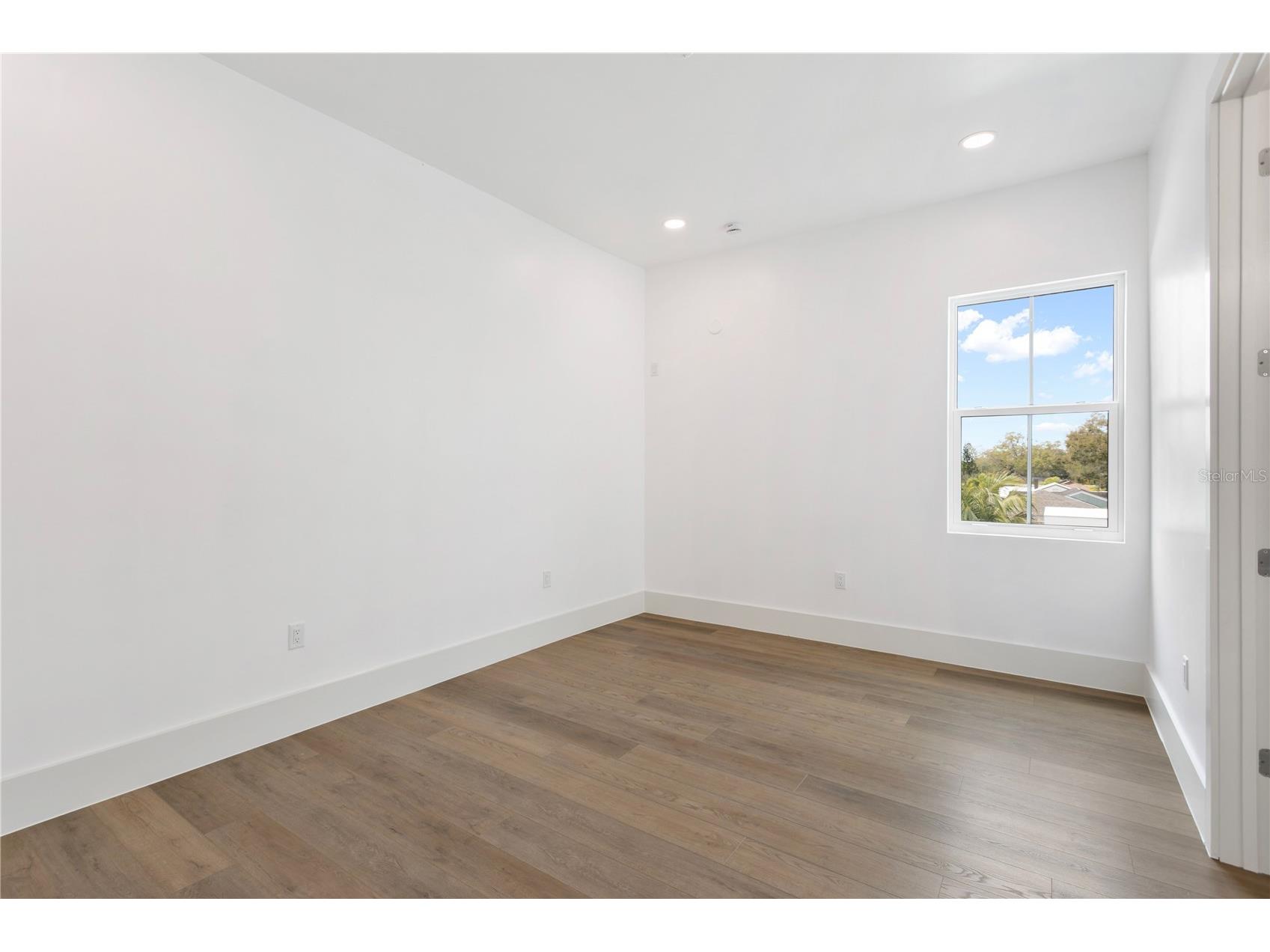 514 38th Avenue NE Saint Petersburg FL 33704 TB8486739 image51