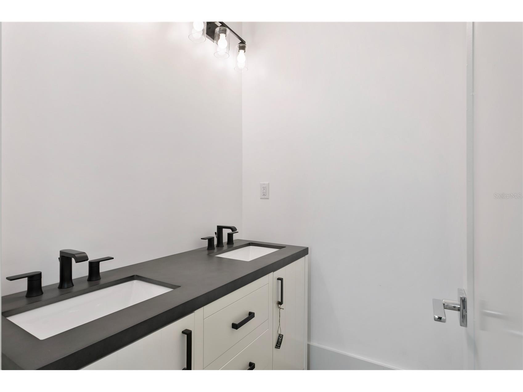 514 38th Avenue NE Saint Petersburg FL 33704 TB8486739 image52