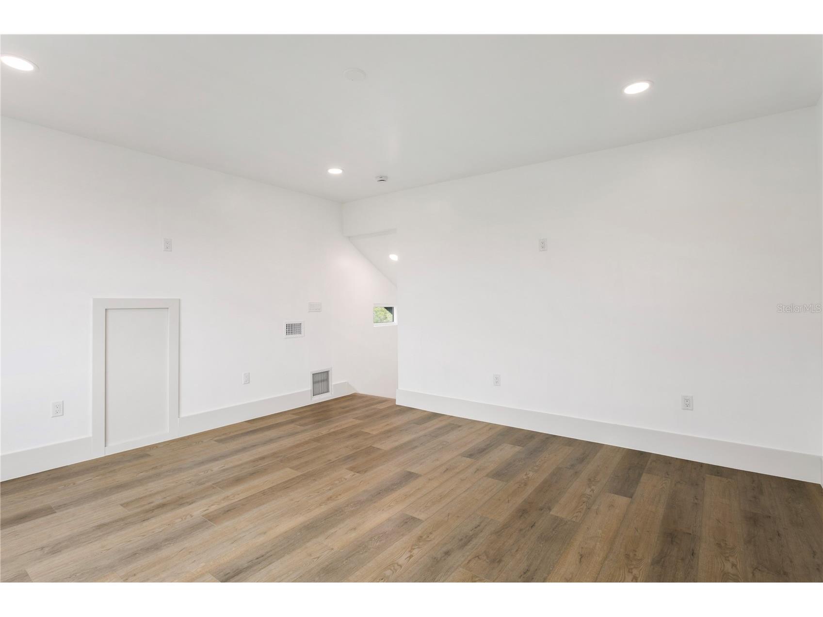 514 38th Avenue NE Saint Petersburg FL 33704 TB8486739 image53