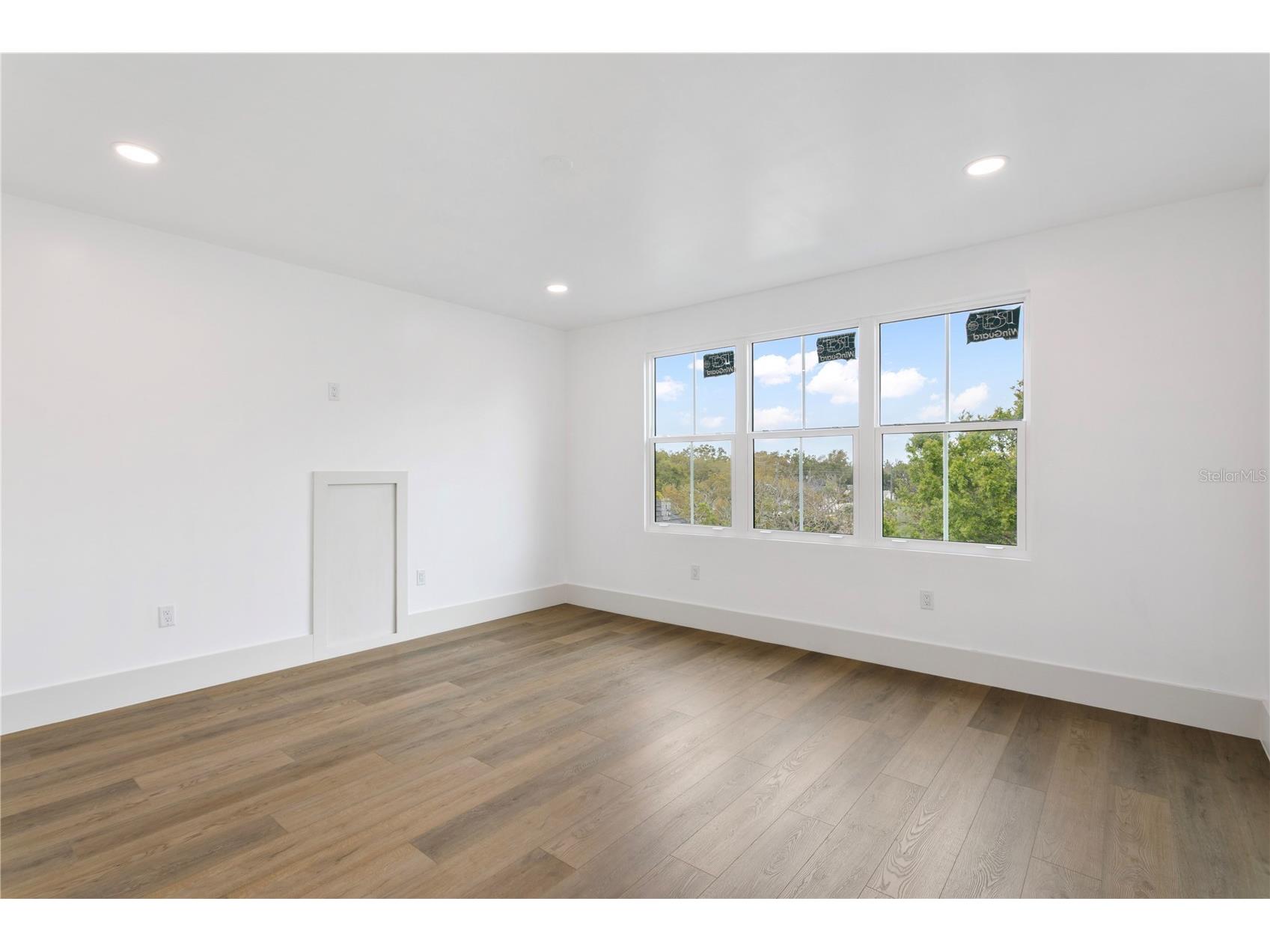 514 38th Avenue NE Saint Petersburg FL 33704 TB8486739 image54