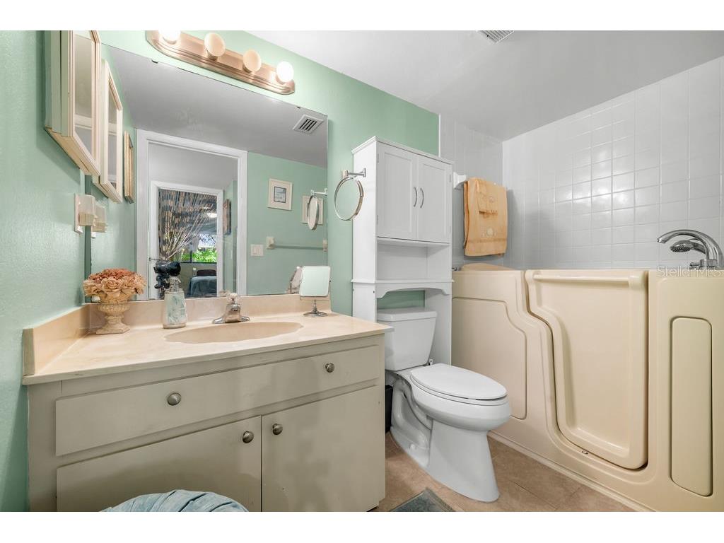 5146 Harpers Croft #13 Sarasota FL 34235 A4699919 image13