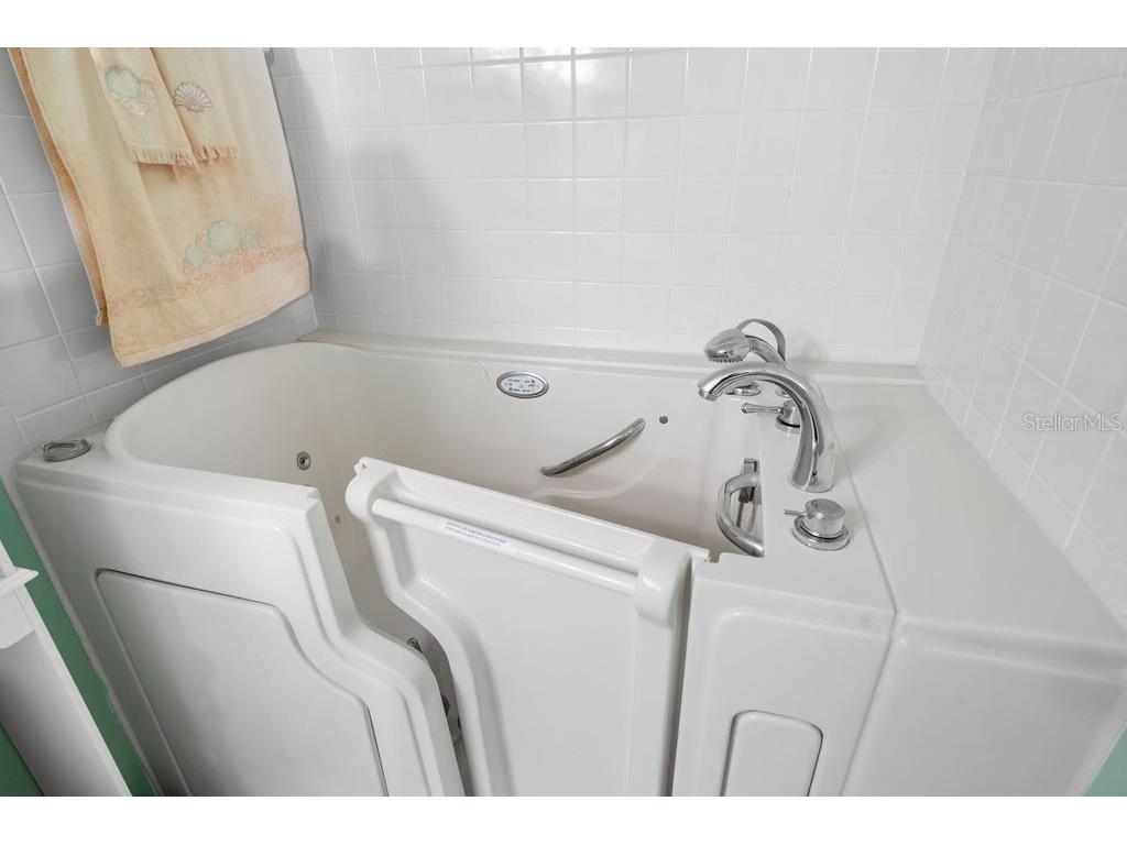 5146 Harpers Croft #13 Sarasota FL 34235 A4699919 image14