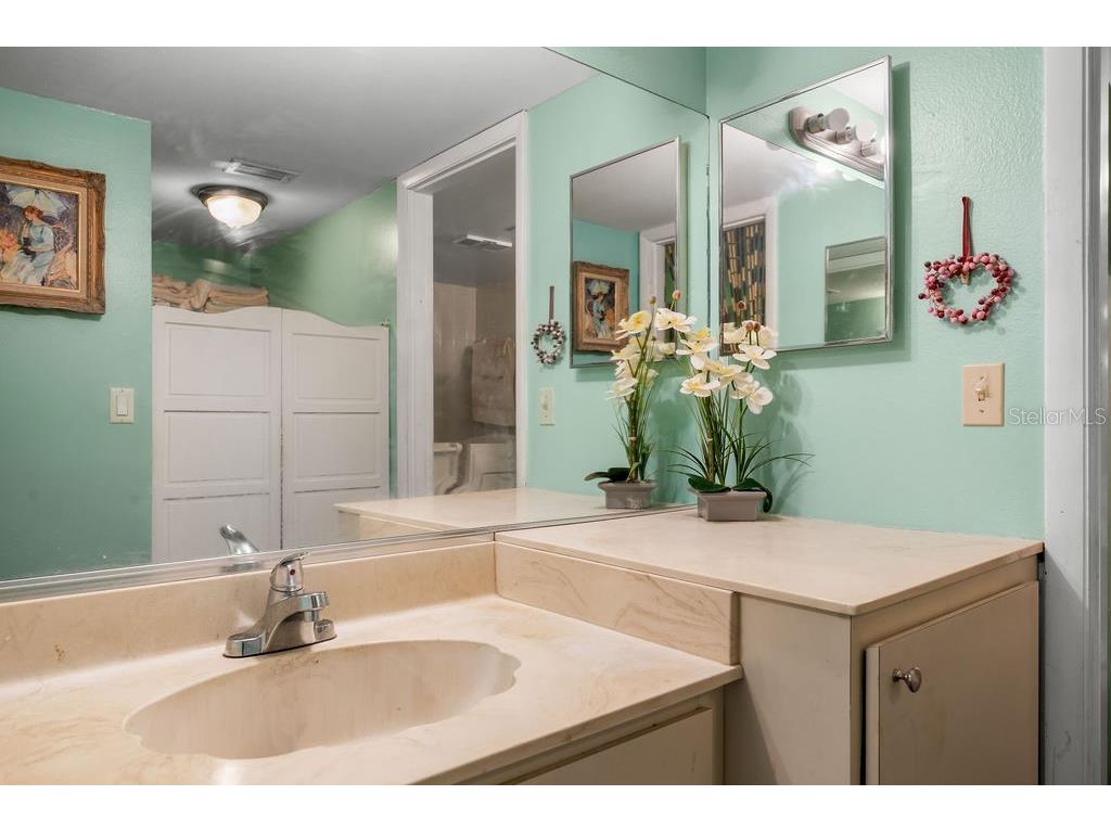 5146 Harpers Croft #13 Sarasota FL 34235 A4699919 image15