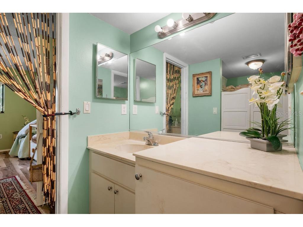 5146 Harpers Croft #13 Sarasota FL 34235 A4699919 image16
