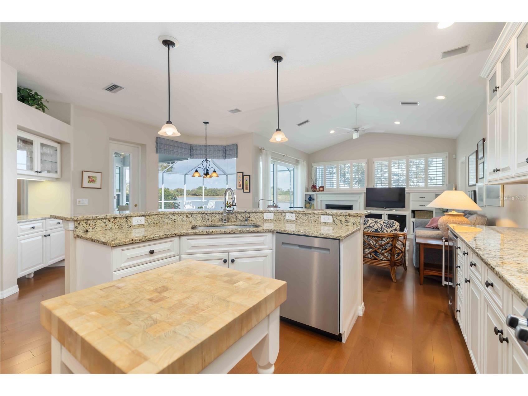 5149 Far Oak Circle Sarasota FL 34238 A4685308 image11