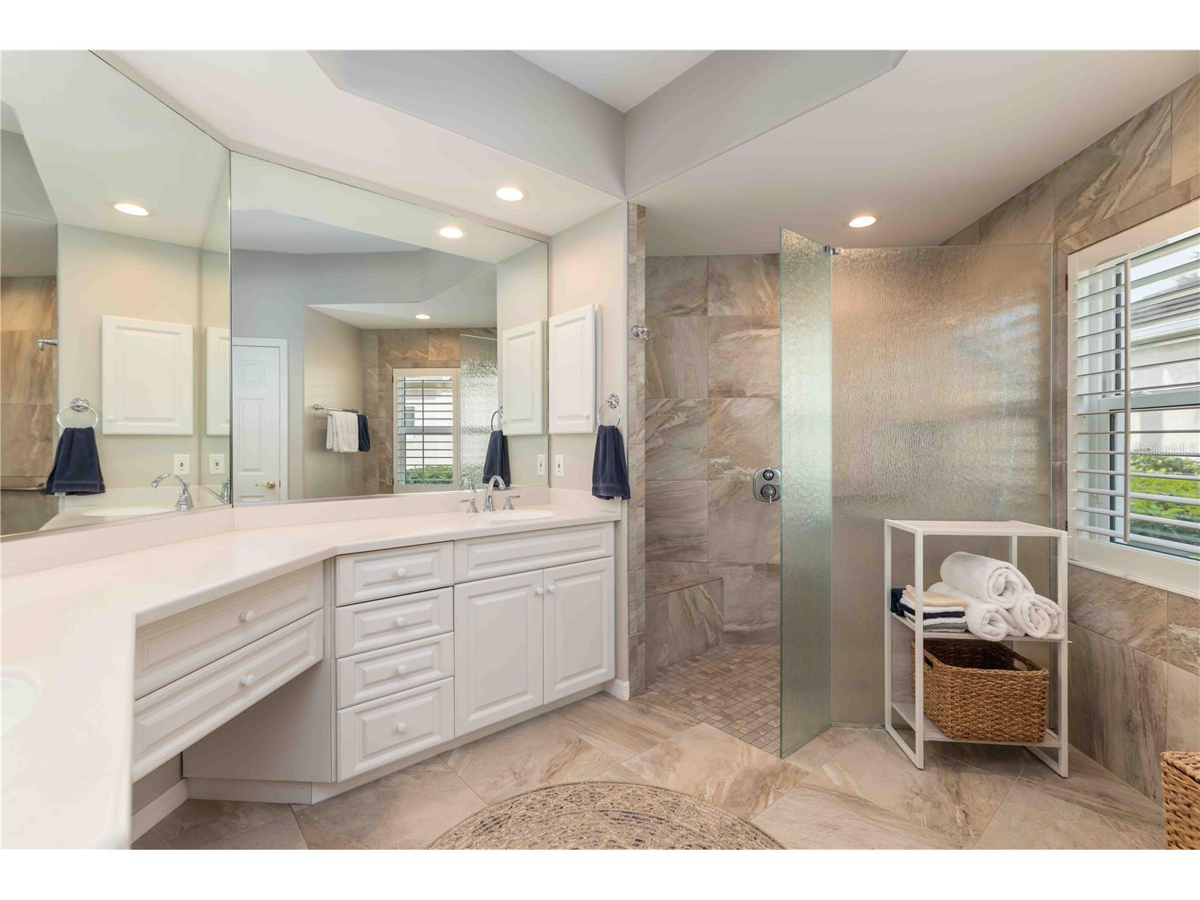 5149 Far Oak Circle Sarasota FL 34238 A4685308 image20