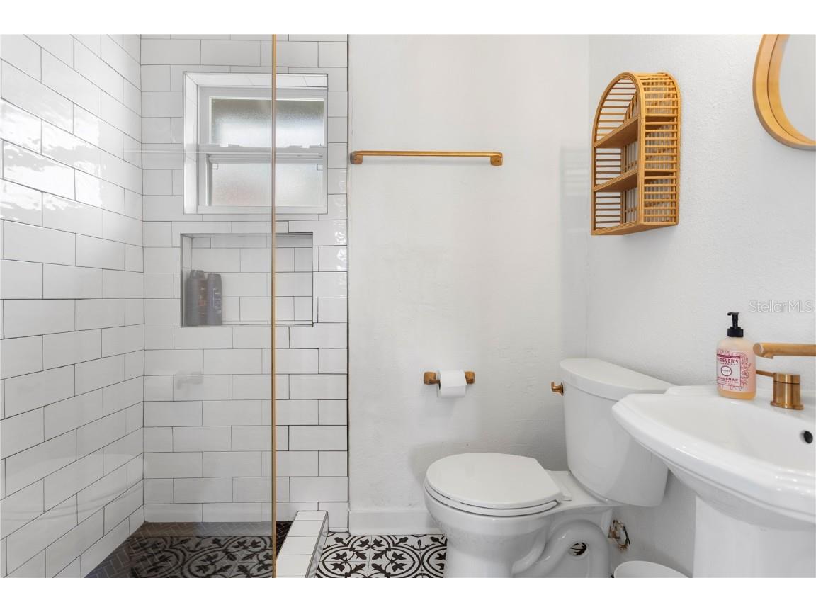 515 20th Avenue NE Saint Petersburg FL 33704 TB8438418 image45