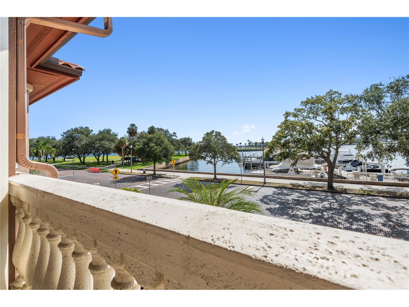 515 5th Avenue NE Saint Petersburg FL 33701 TB8443476 image3