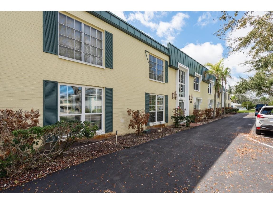 515 Bayview Drive NE #4 Saint Petersburg FL 33704 TB8352102 image1