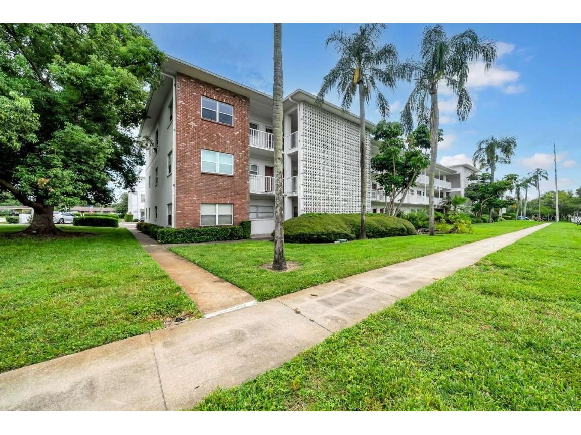 5150 10th Avenue N #106 Saint Petersburg FL 33710 TB8441872 image1