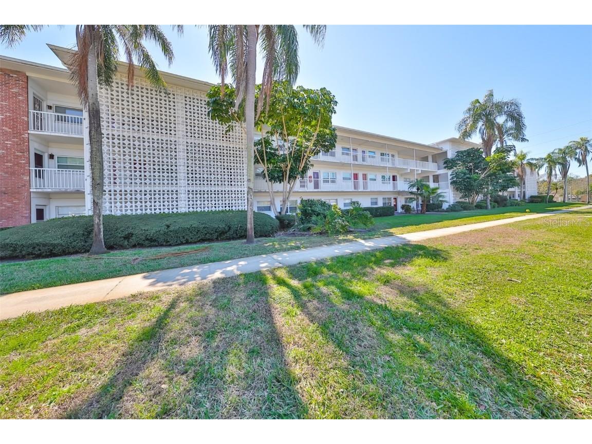 5150 10th Avenue N #304 Saint Petersburg FL 33710 U8231874 image1
