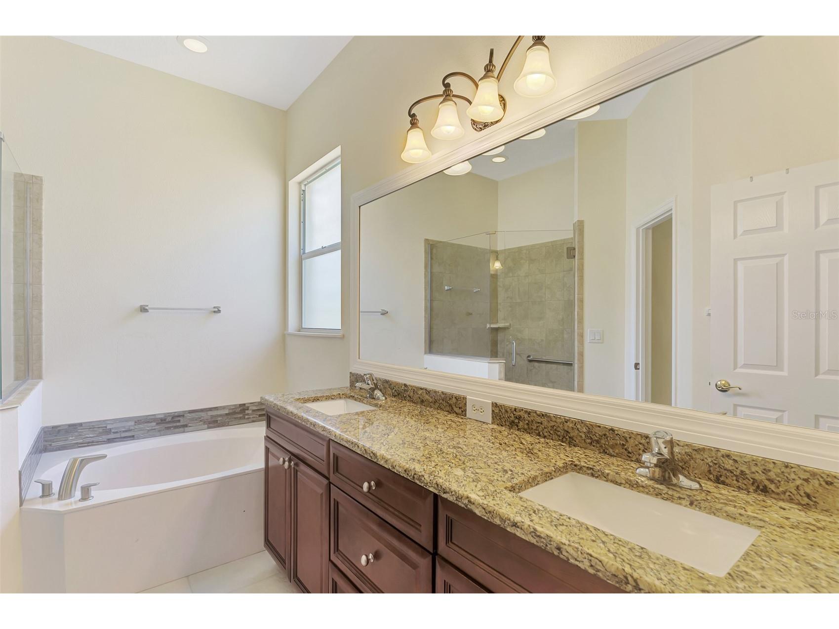 5153 Highbury Circle Sarasota FL 34238 A4698015 image47