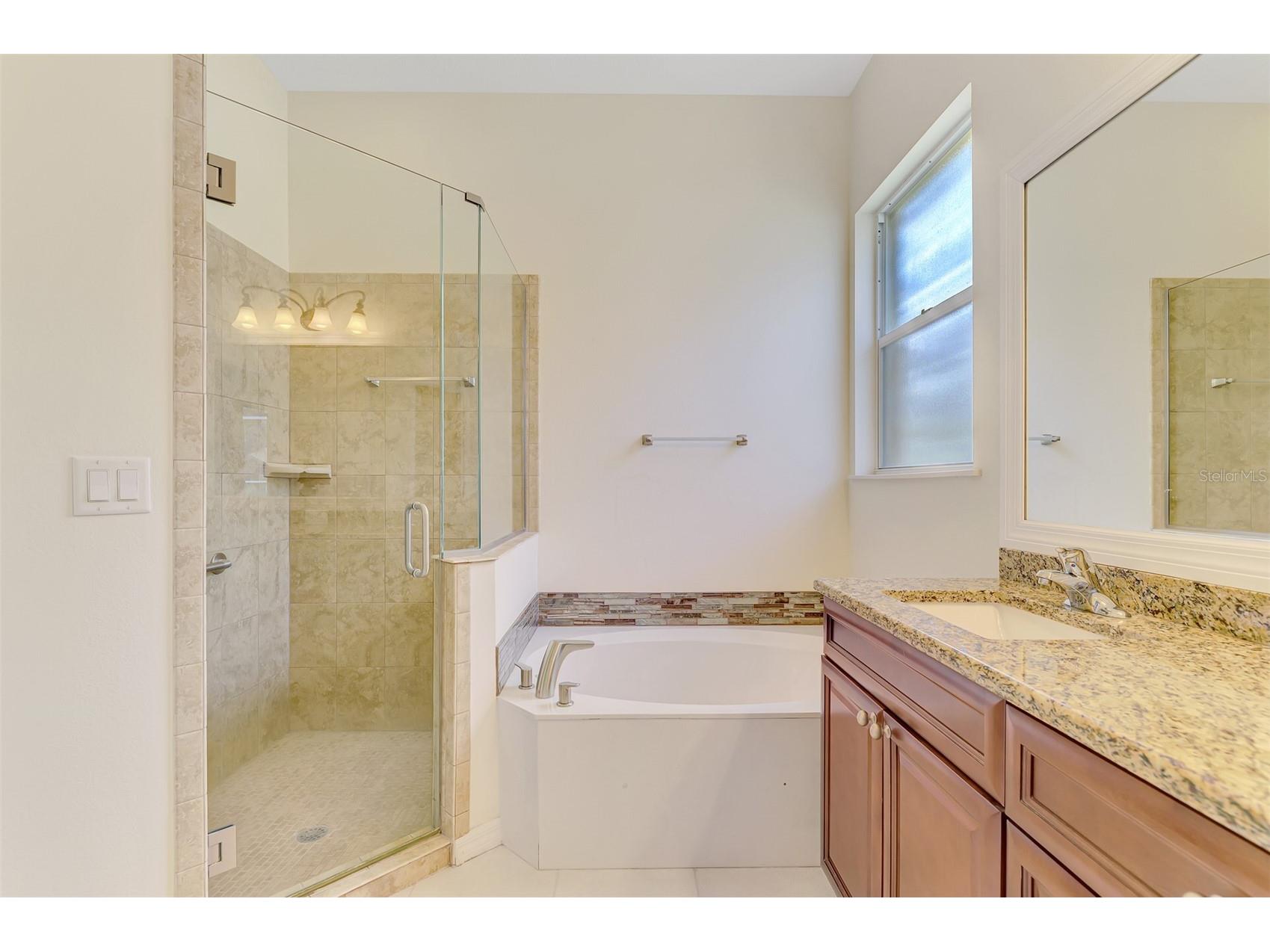 5153 Highbury Circle Sarasota FL 34238 A4698015 image48