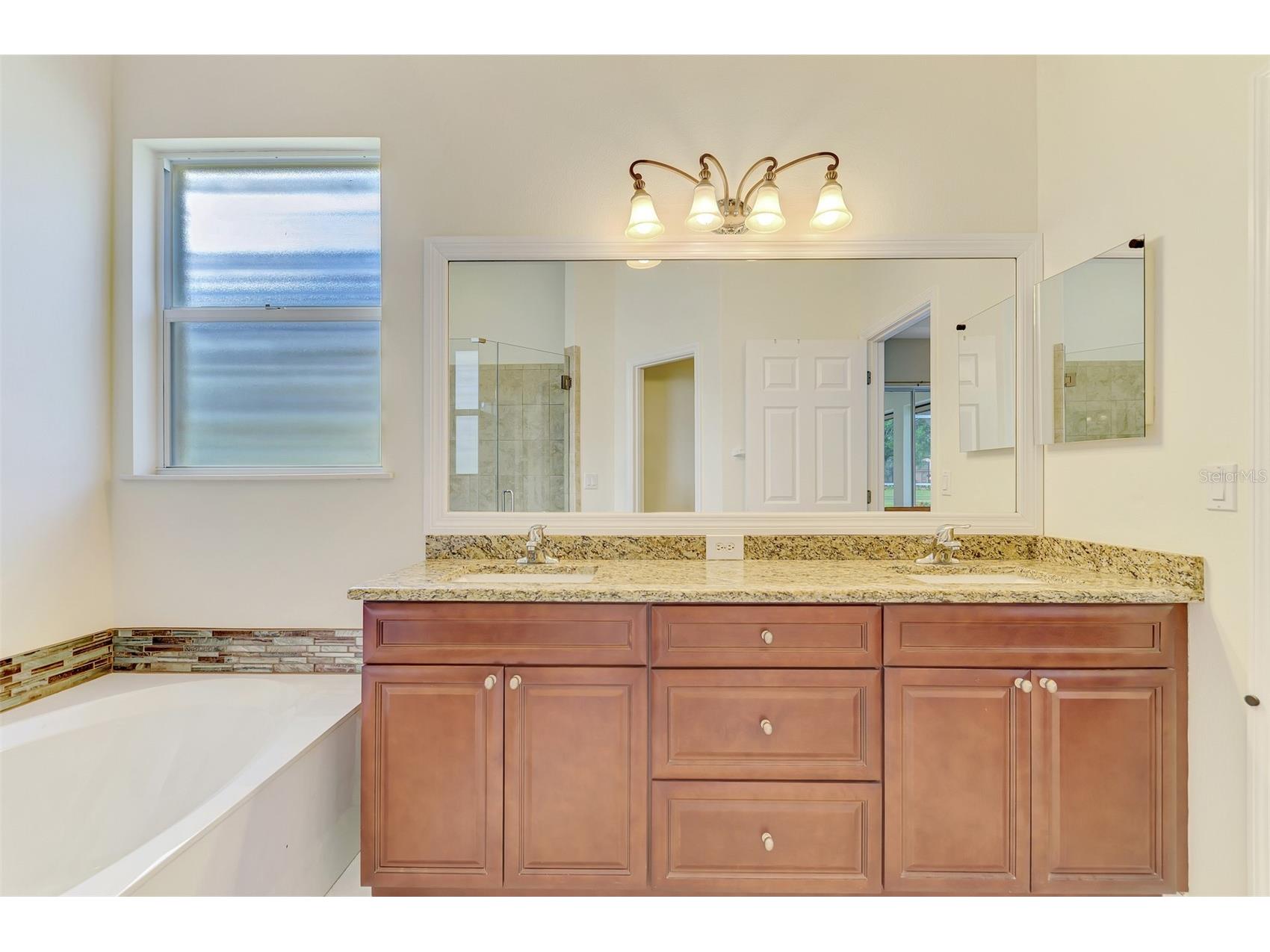 5153 Highbury Circle Sarasota FL 34238 A4698015 image50