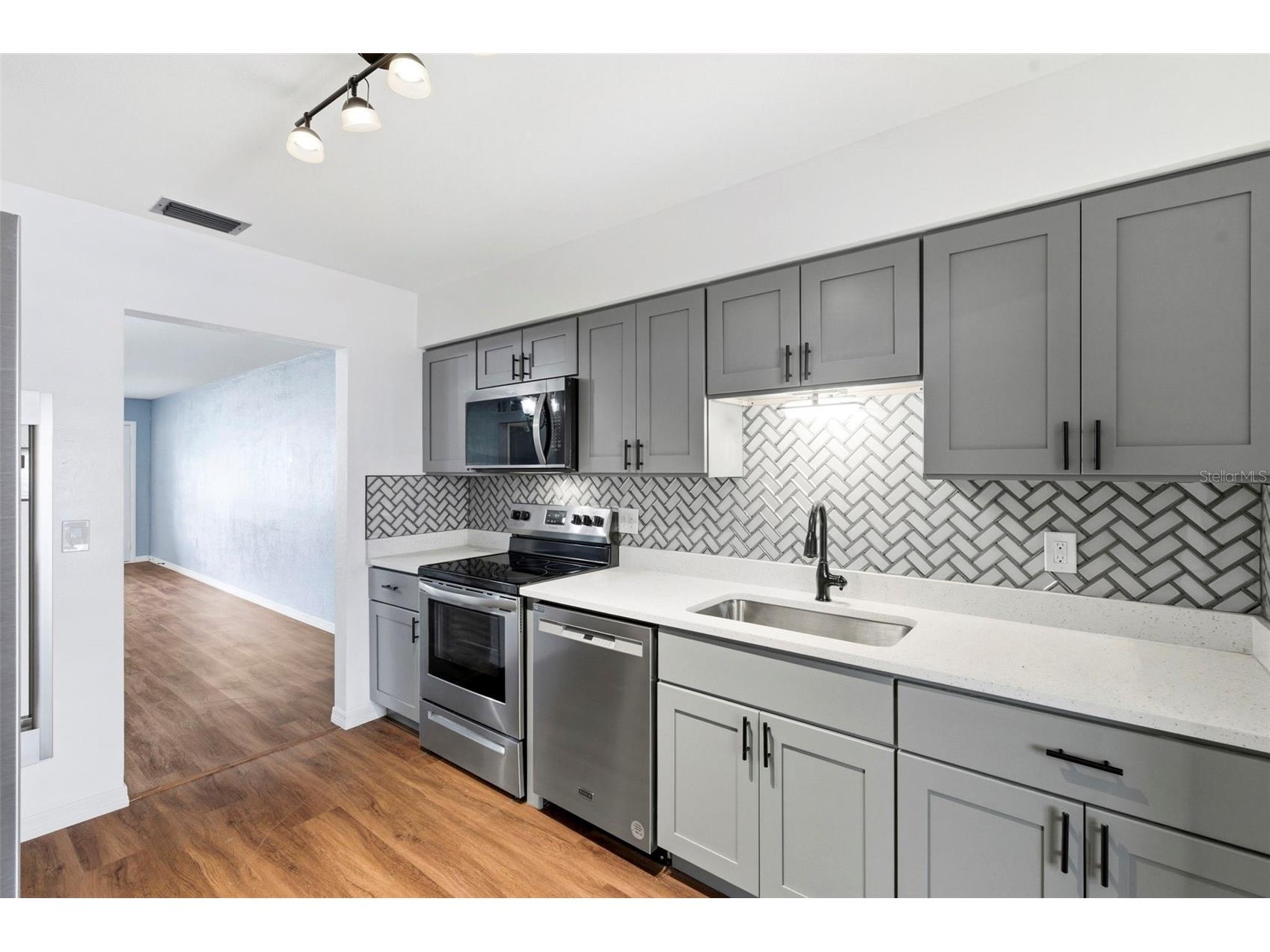 5155 9th Avenue N #104 Saint Petersburg FL 33710 TB8485257 image16