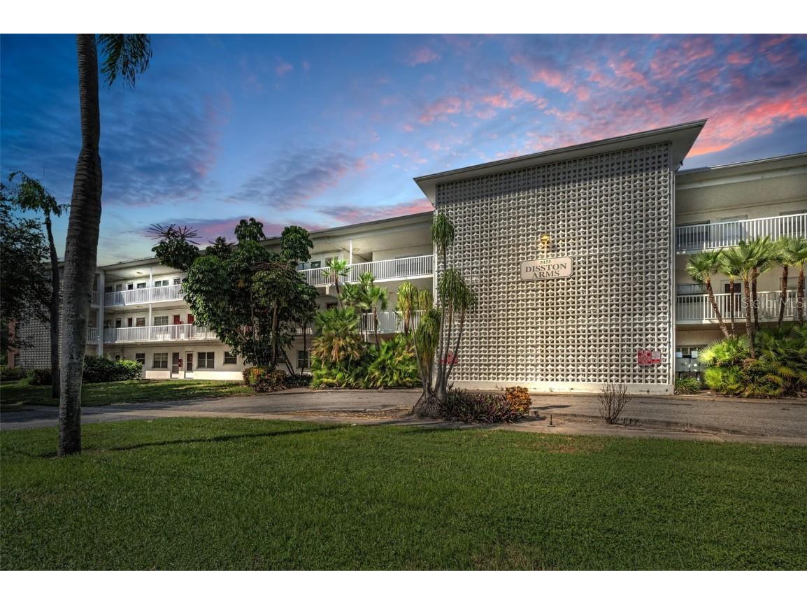 5155 9th Avenue N #104 Saint Petersburg FL 33710 W7879757 image1