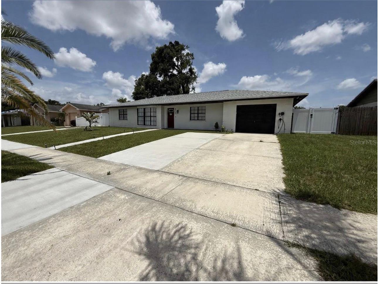 516 E Anglewood Drive Brandon FL 33511 TB8466036 image1