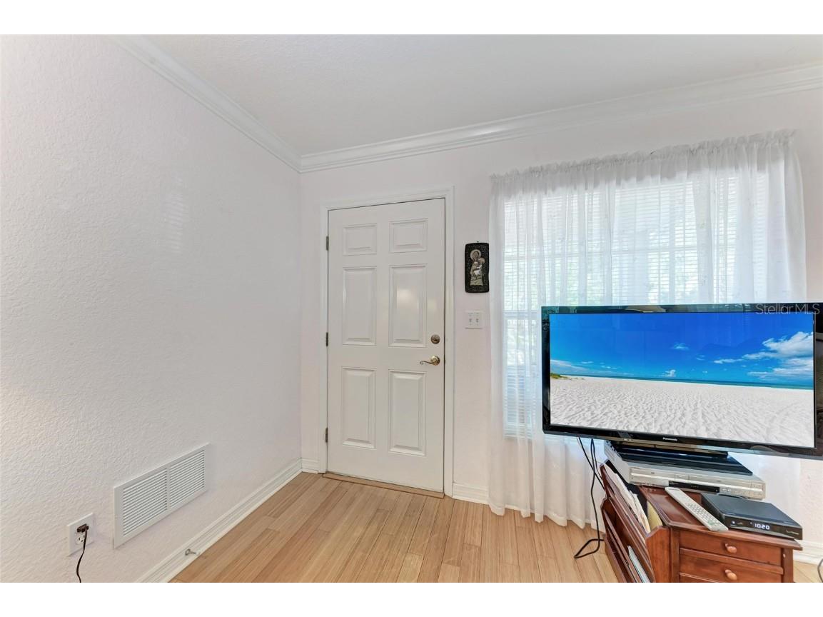 516 Howard Court Sarasota FL 34236 A4660708 image7