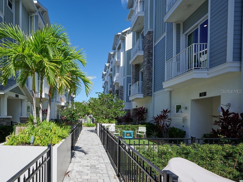 516 Laurel Park Drive Sarasota FL 34236 A4588885 image1