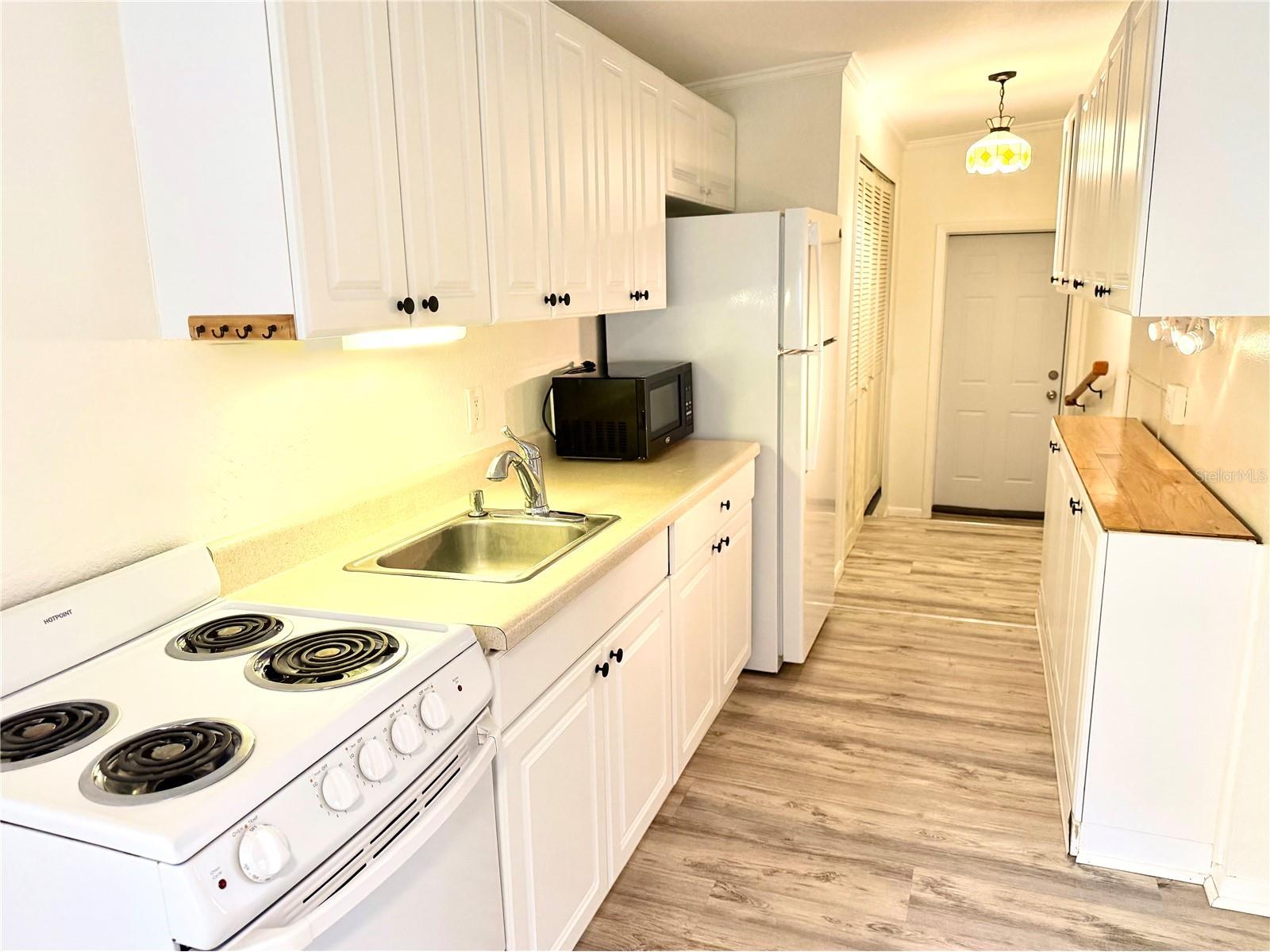 516 Northmoor Avenue N Saint Petersburg FL 33702 TB8524725 image3