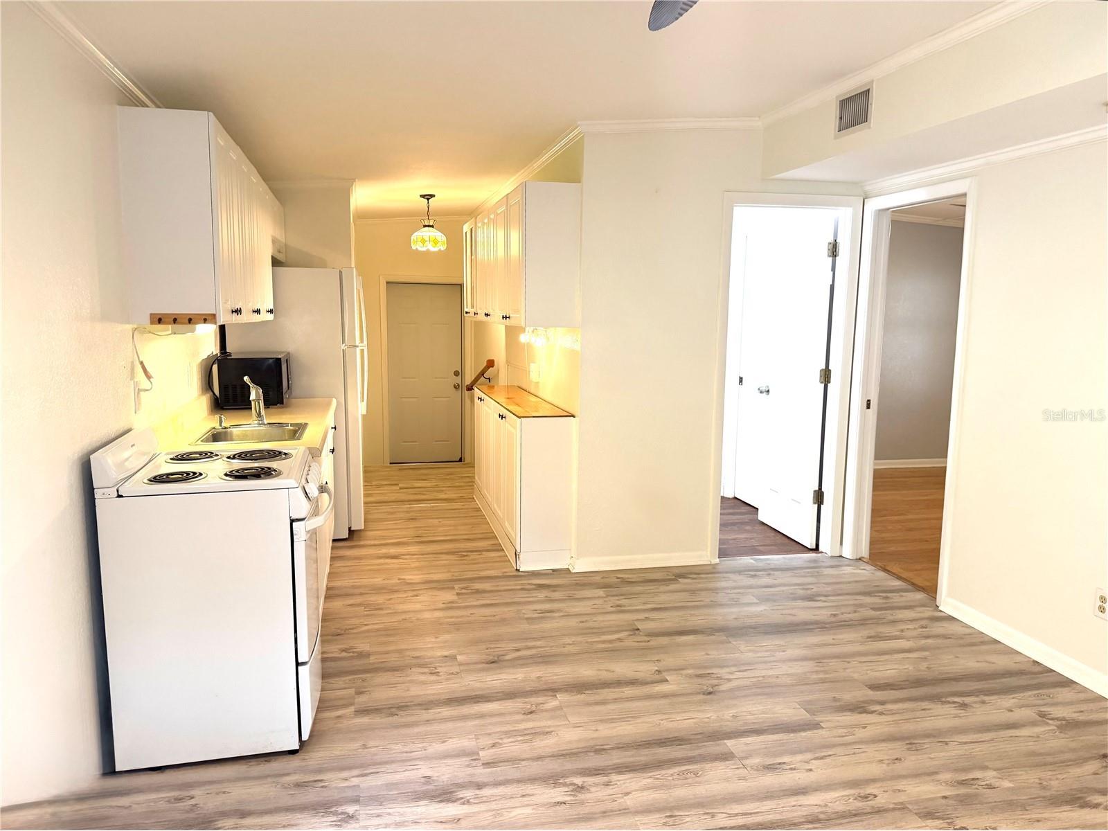 516 Northmoor Avenue N Saint Petersburg FL 33702 TB8524725 image4